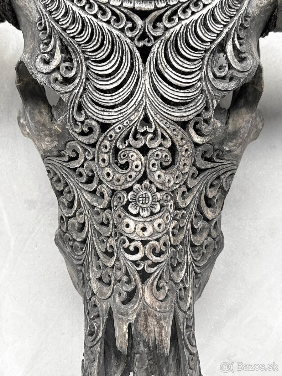 Obrovská šedá vyrezávaná lebka Vodného Bývola - motív Badong - 8