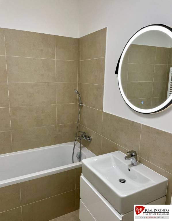 Na prenájom 2izb. byt s balkónom a garážou, Slnečnice-POP, P - 8