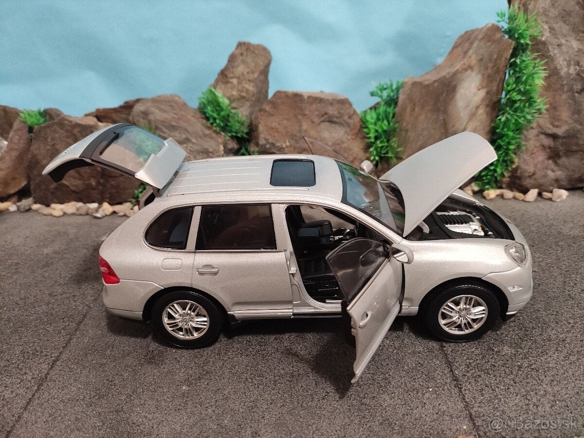 Prodám model 1:18 Porsche cayenne S - 8