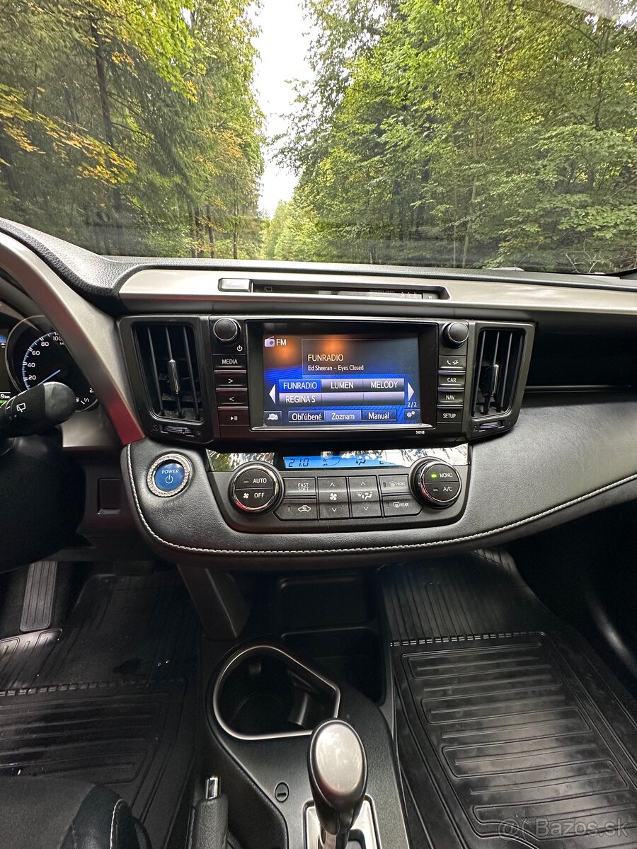 Toyota Rav4 Hybrid - 8