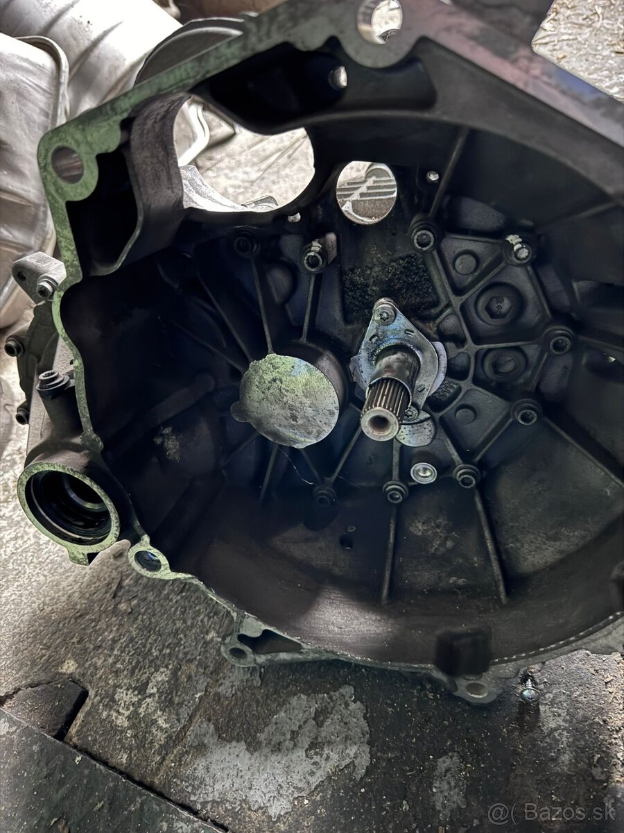 Motor Prevodovka skoda fabia 2016 r 1.0 - 8