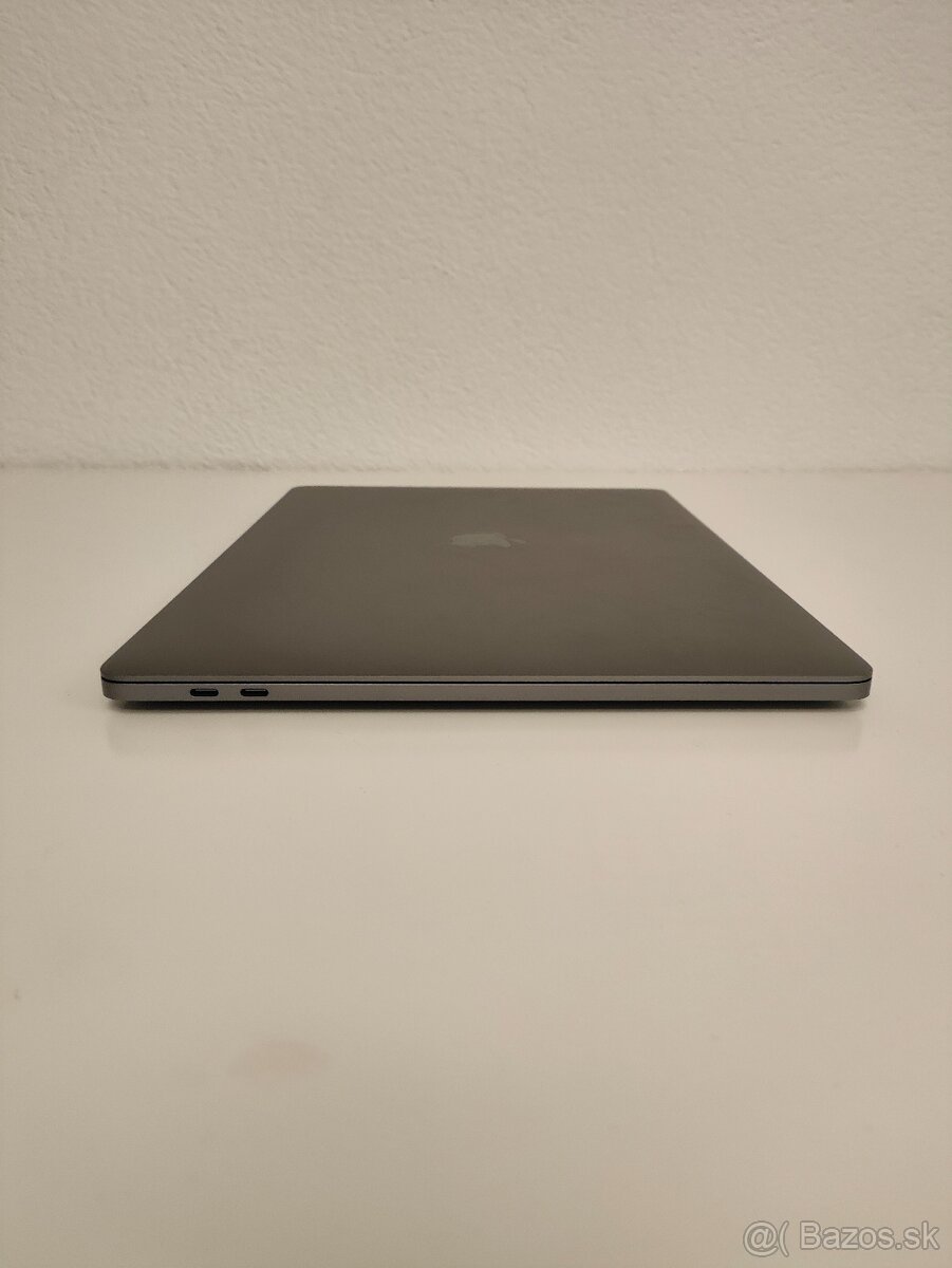 MacBook Pro 15 2019 | i7 • 16GB • 256GB SSD - 8