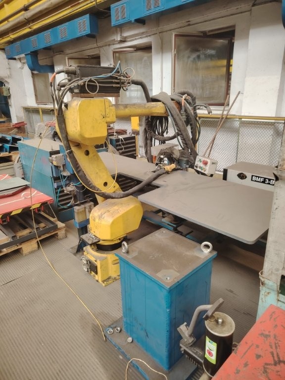 Průmyslový robot FANUC R - 8