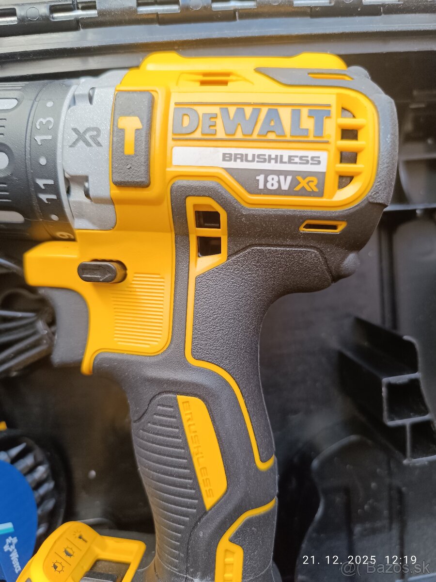 DeWALT DCD796D2 Aku vŕtačka + 2x2ah batérie - 8