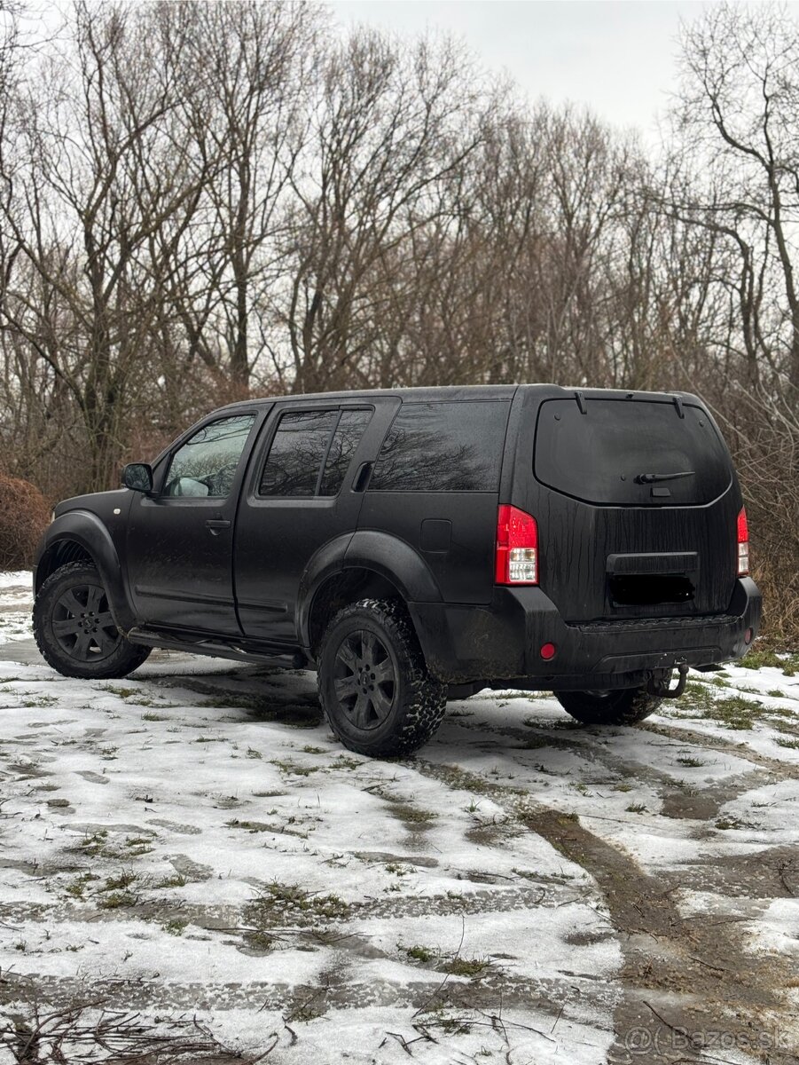 Nissan Pathfinder - 8