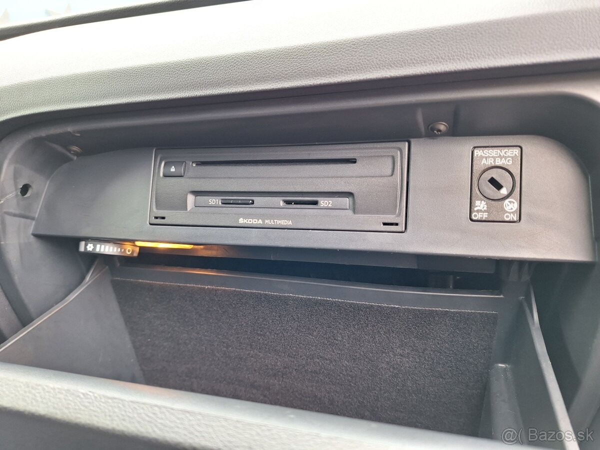 Škoda Octavia Combi 2.0TDi DSG - 8