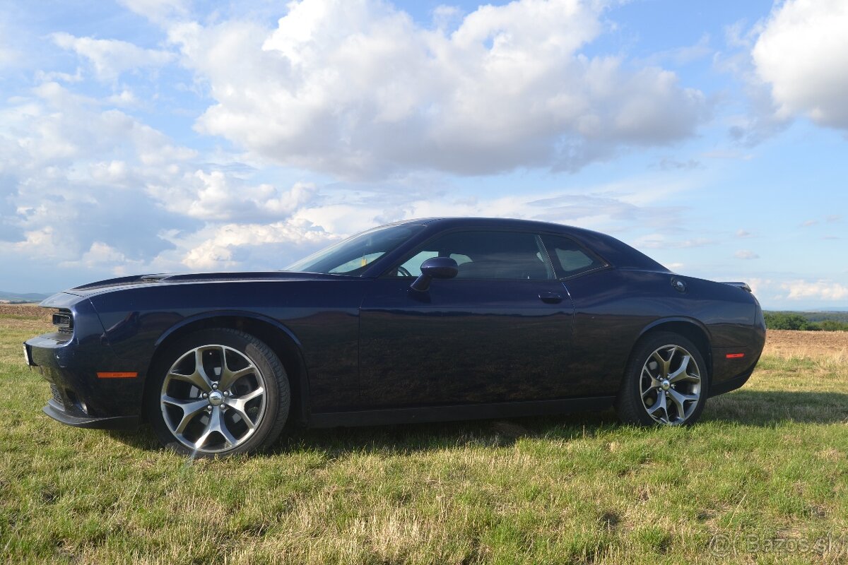 Dodge Challenger - 8