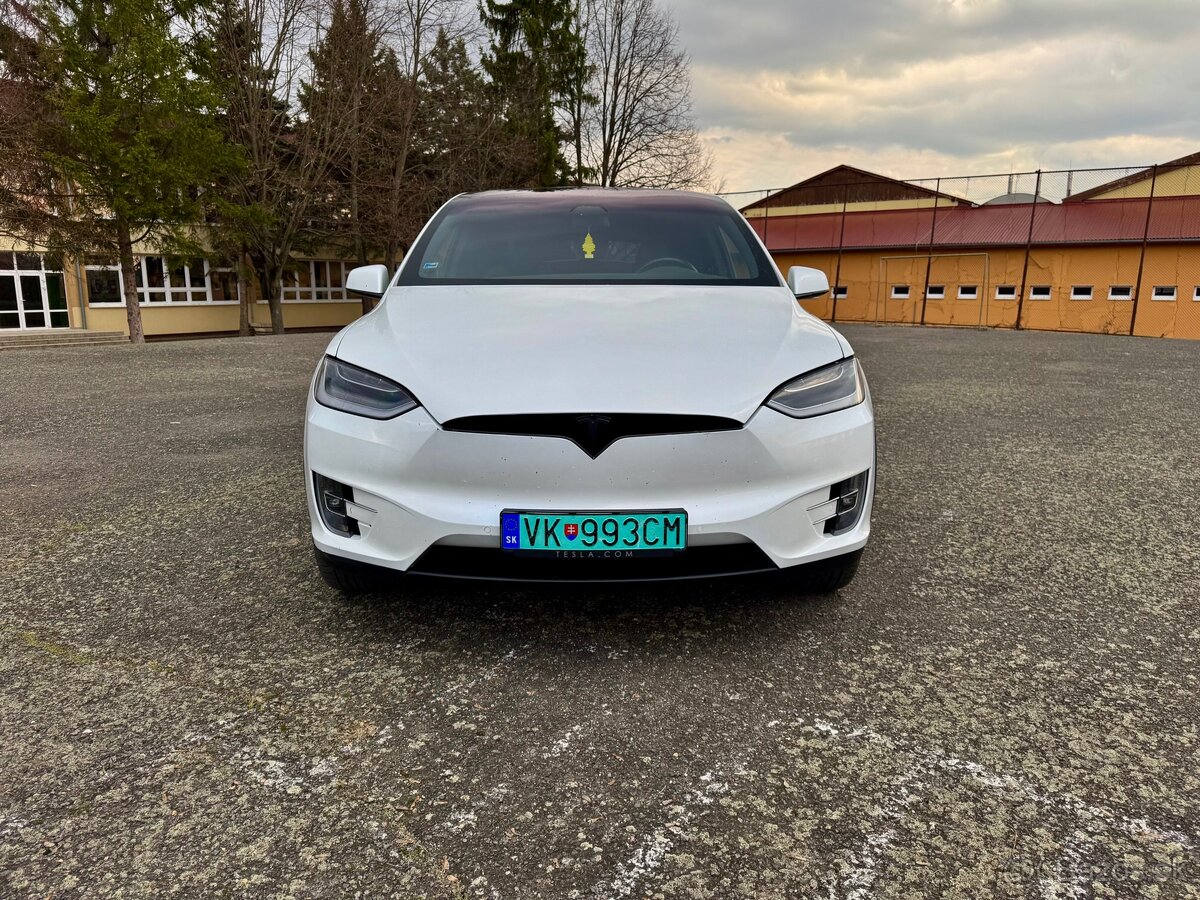 Tesla Model X - 8