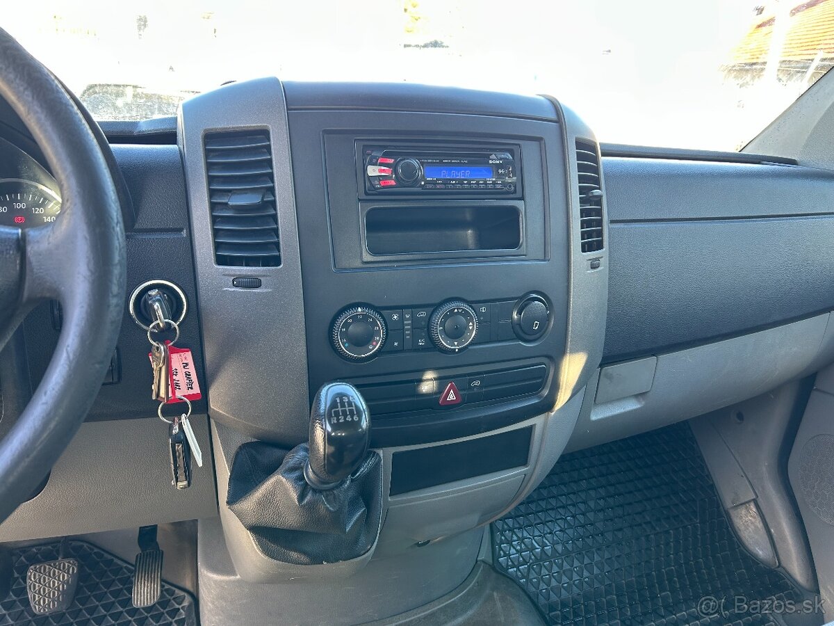Volkswagen Crafter 2.5TDI 7 míst - 8