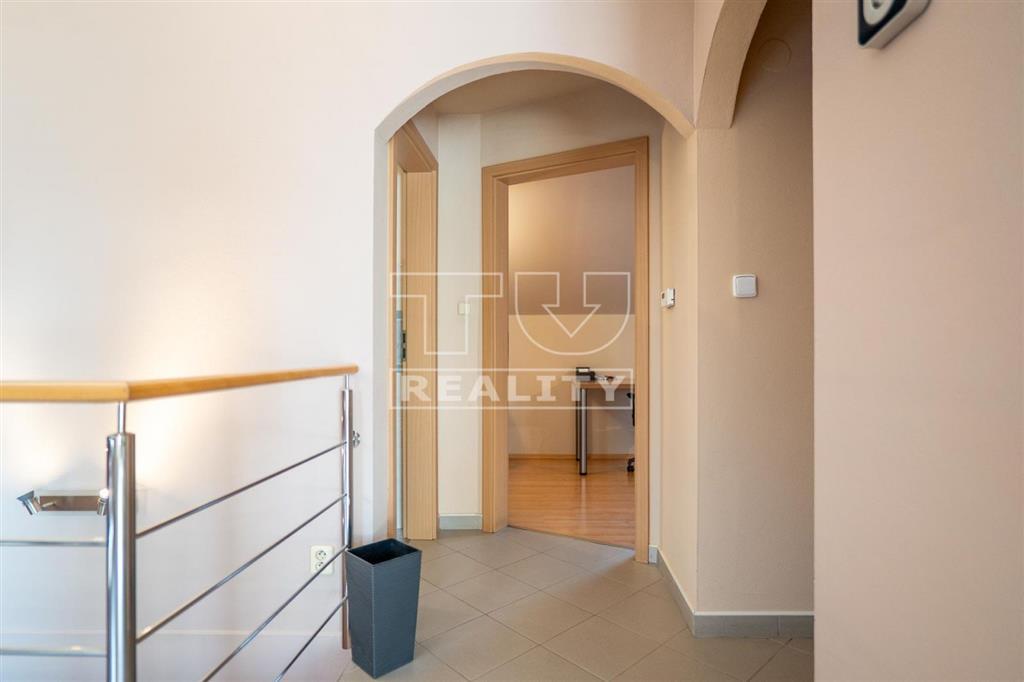 ZARIADENÝ 4+KK IZBOVÝ BYT, ŽILINA, VÝŤAH, BALKÓN, 106m2 - 8