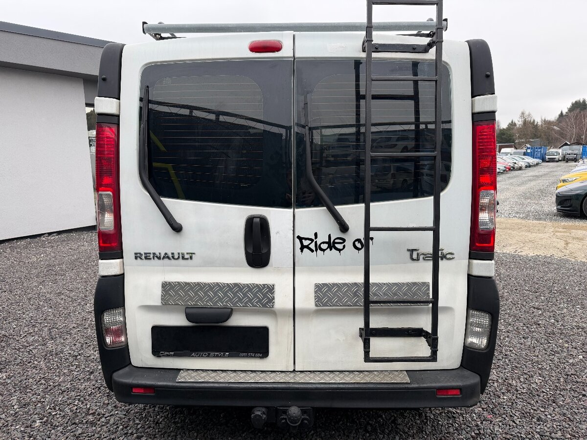 Renault Trafic 2.0 dCi 115 k L2P2 Passenger – 9 miest - 8