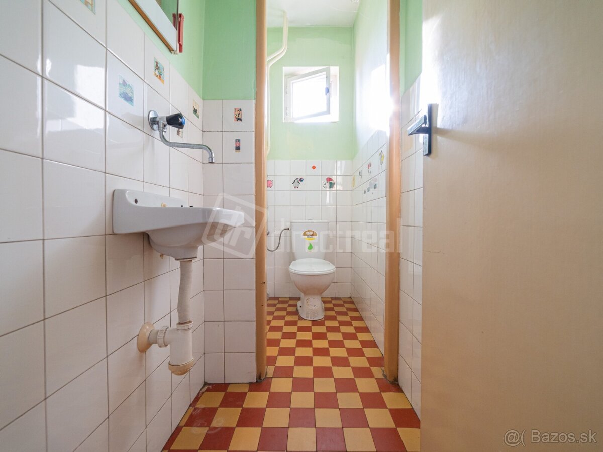 Rodinný dom na veľkom pozemku v Borskom Mikuláši - 8