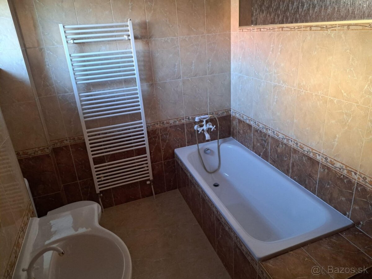 Očkov - Krásny viacgeneračný RD, 698 m2 pozemok na predaj - 8