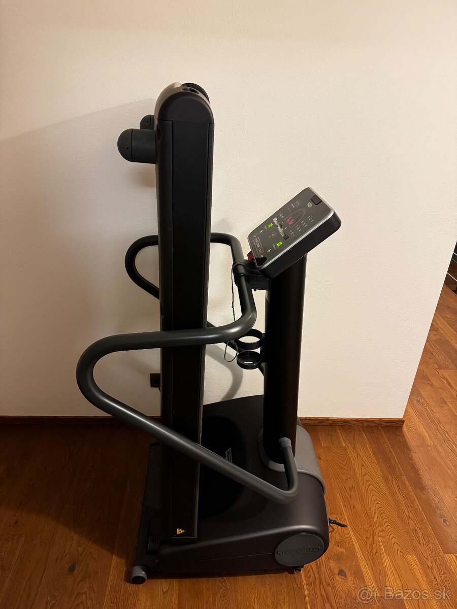 Bežecký pás Technogym - 8