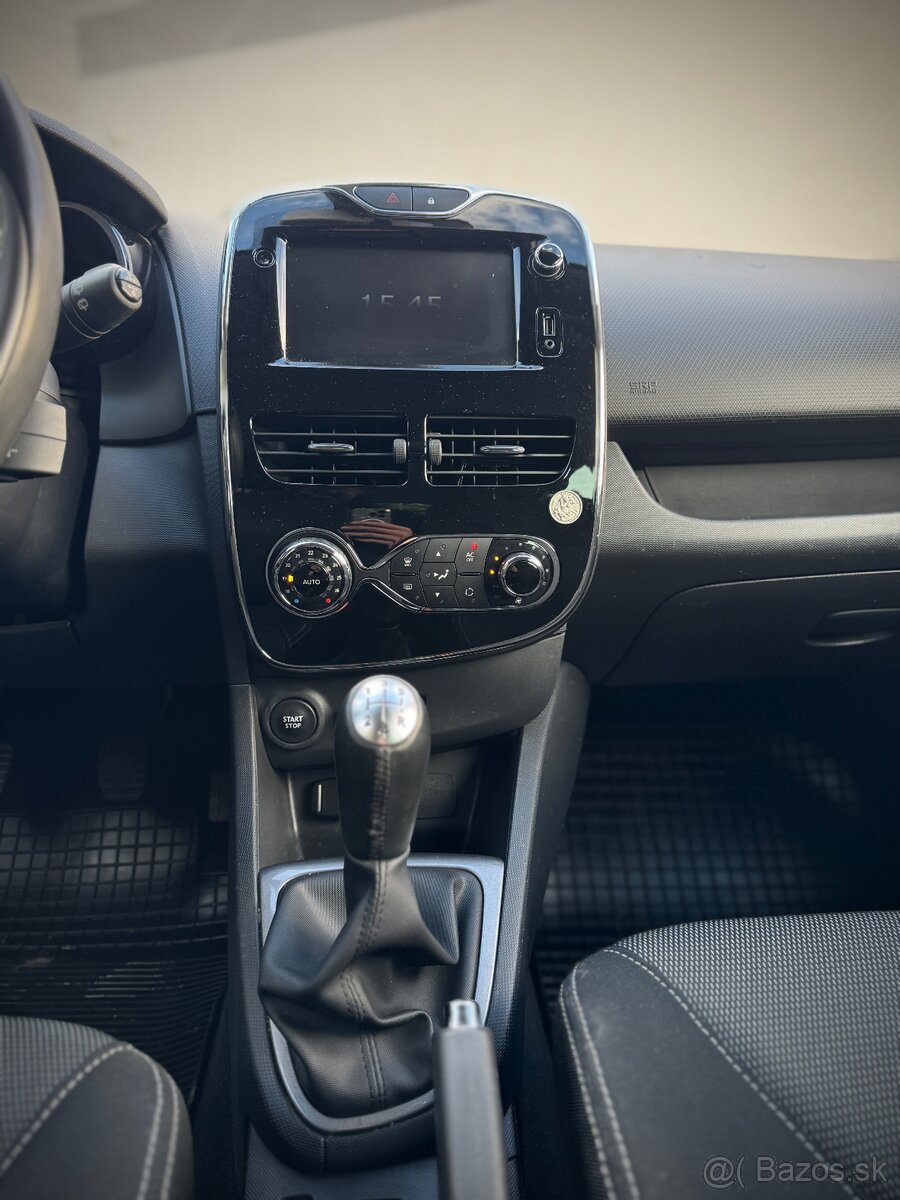 RENAULT CLIO 1.2i - 8