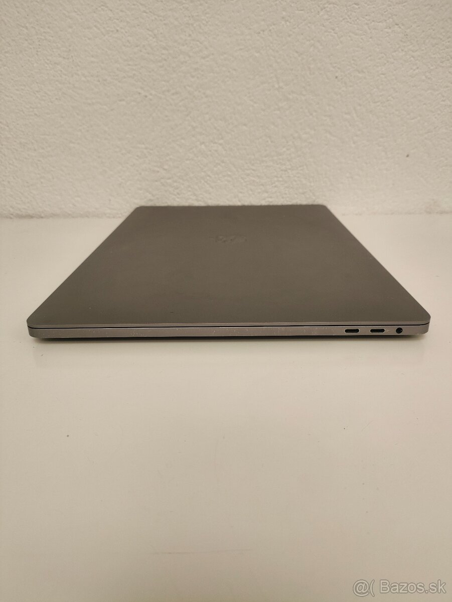 MacBook Pro 16 (2019) | Intel Core i9 2.3 GHz • 16 GB RAM • - 8