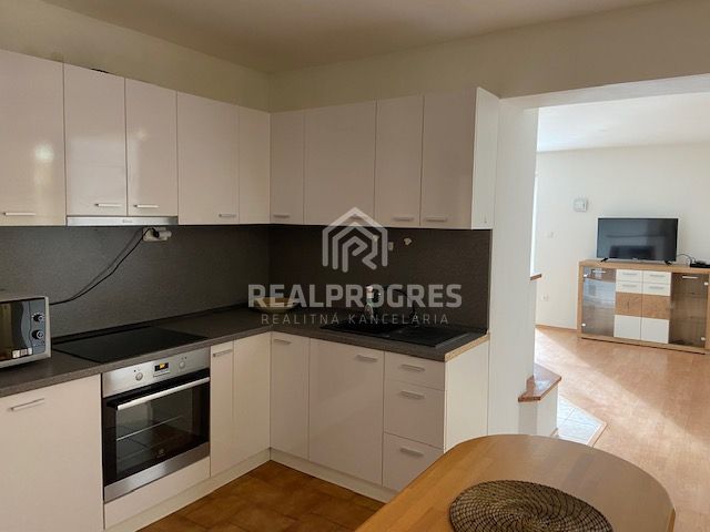 Na predaj rodinný dom Hornozoboská Nitra - 8