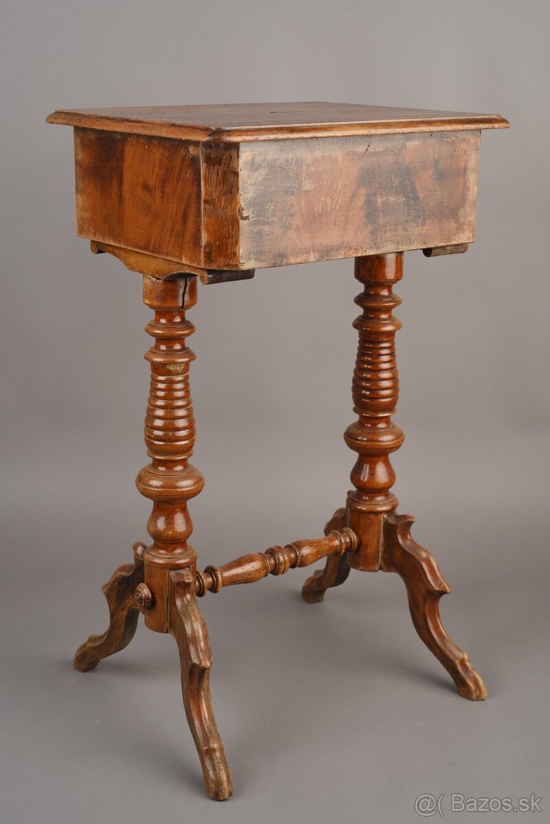 šijací stolík - 8