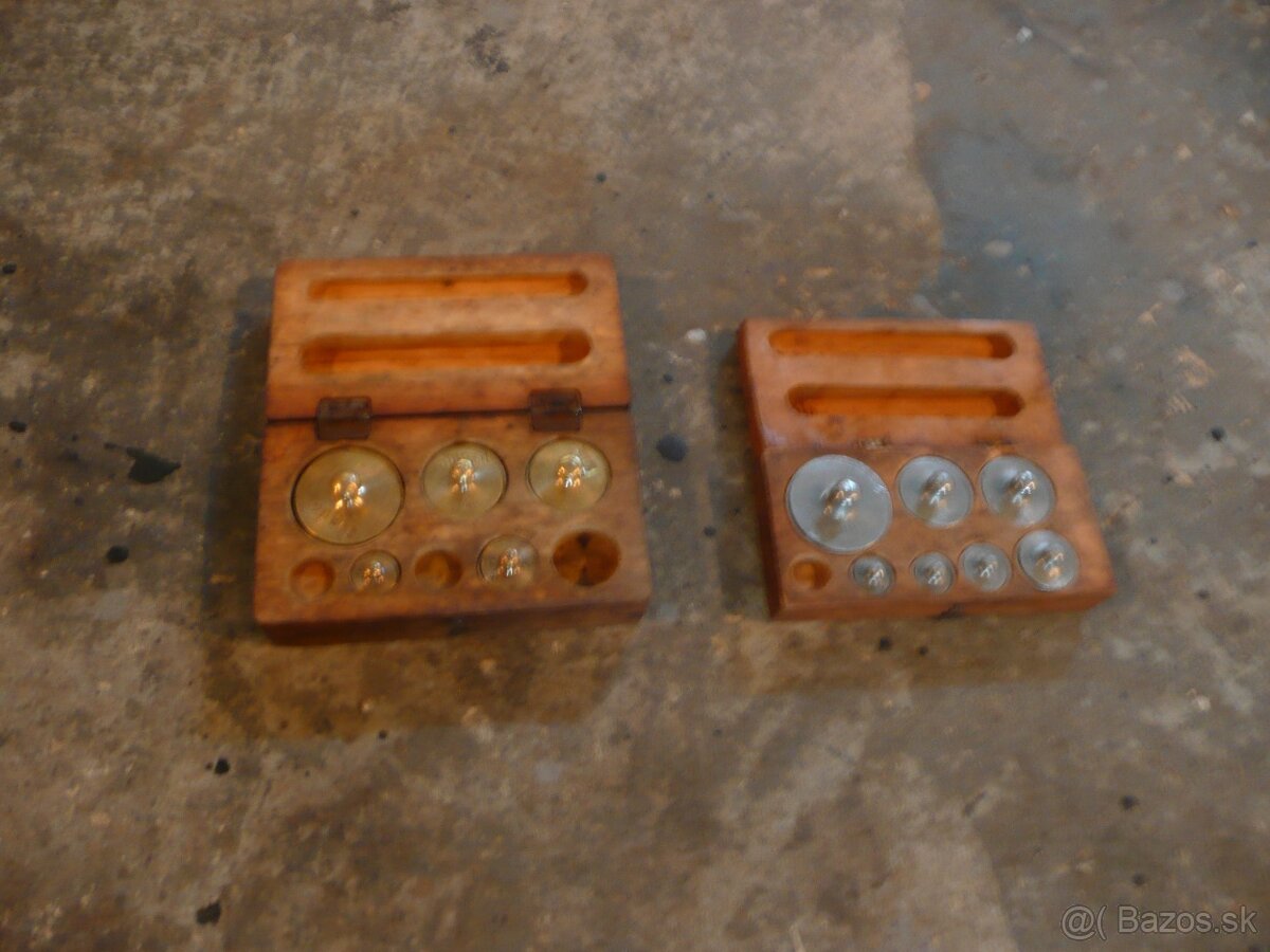 Držiaky rýn K/J/G, ako nové 8ks - 6e ks.monterky,prešiváky. - 8