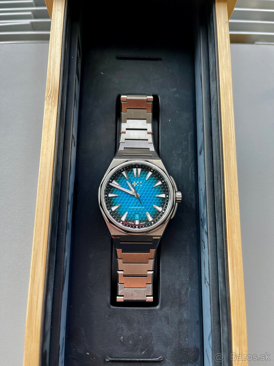 Christopher Ward The Twelve Ti Blue 40mm - 8