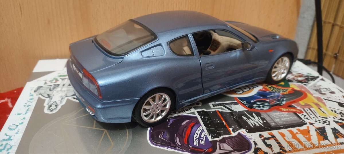 Modely Bburago maisto 1/18 - 8