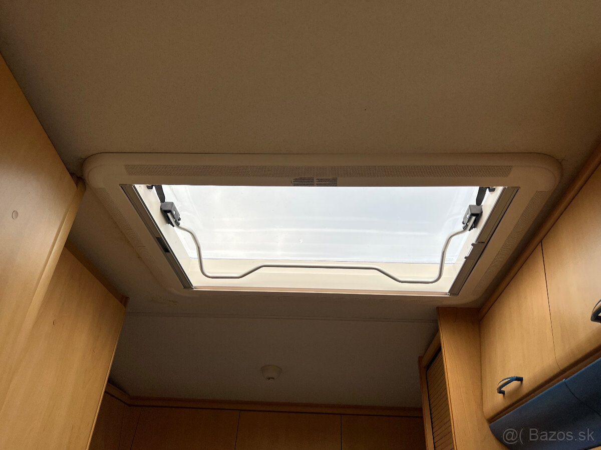 Karavan Hobby De Luxe 400-Palanda, váha 980kg pov. - 8