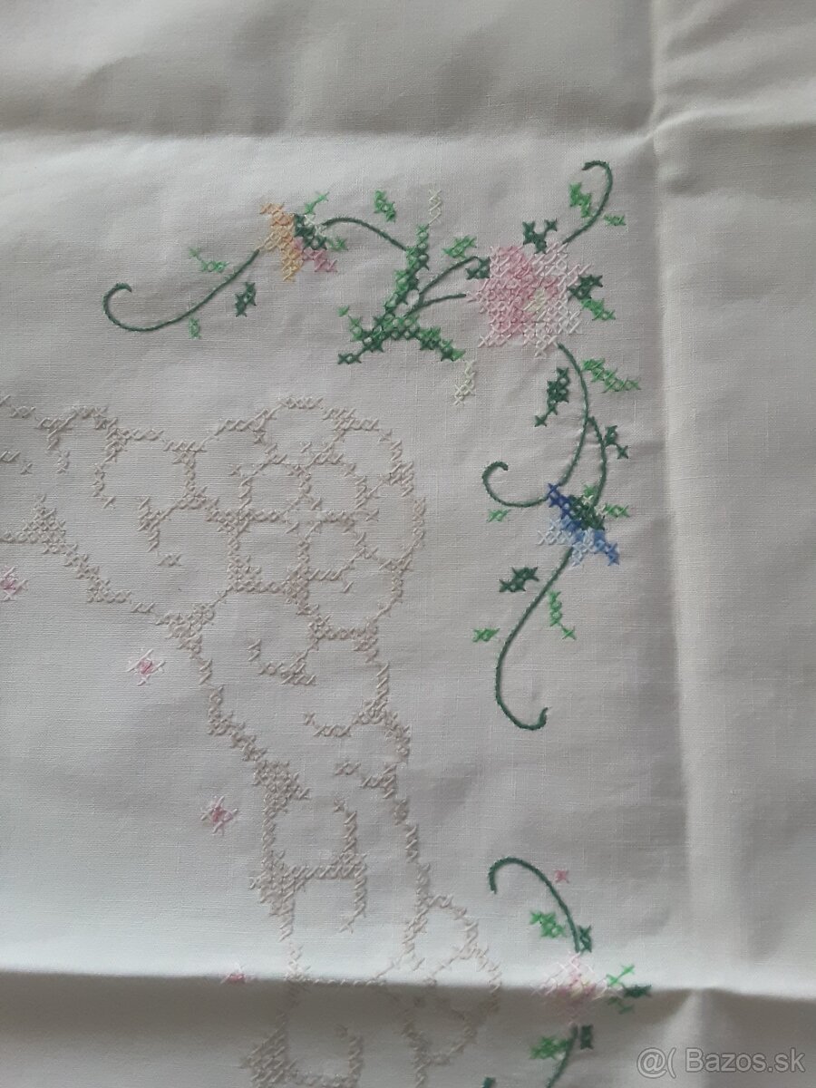 Predaj ručne vyšívaného prestierania - 8