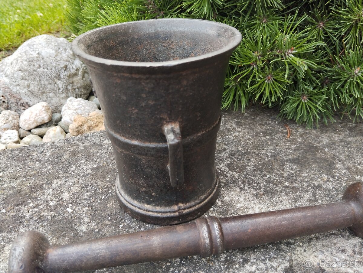 Velký hmoždíř s uchy a tloukem - 8