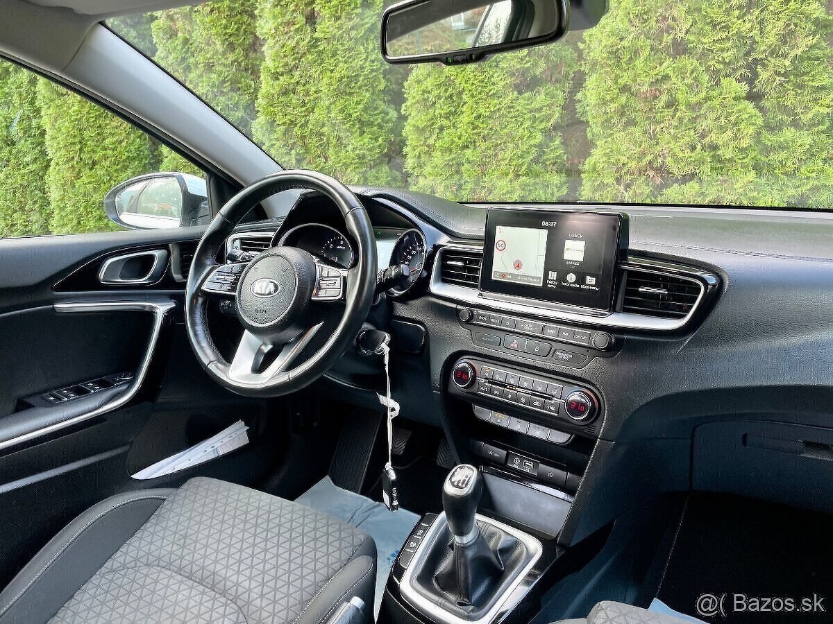 KIA Cee’d Sporty Wagon 1.6 CRDi 136k First Edition - 8