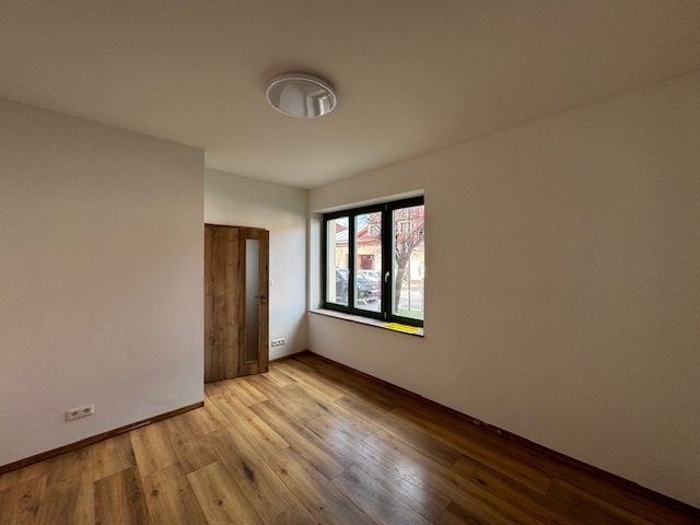 Prenájom, nebytoví priestor, - 8