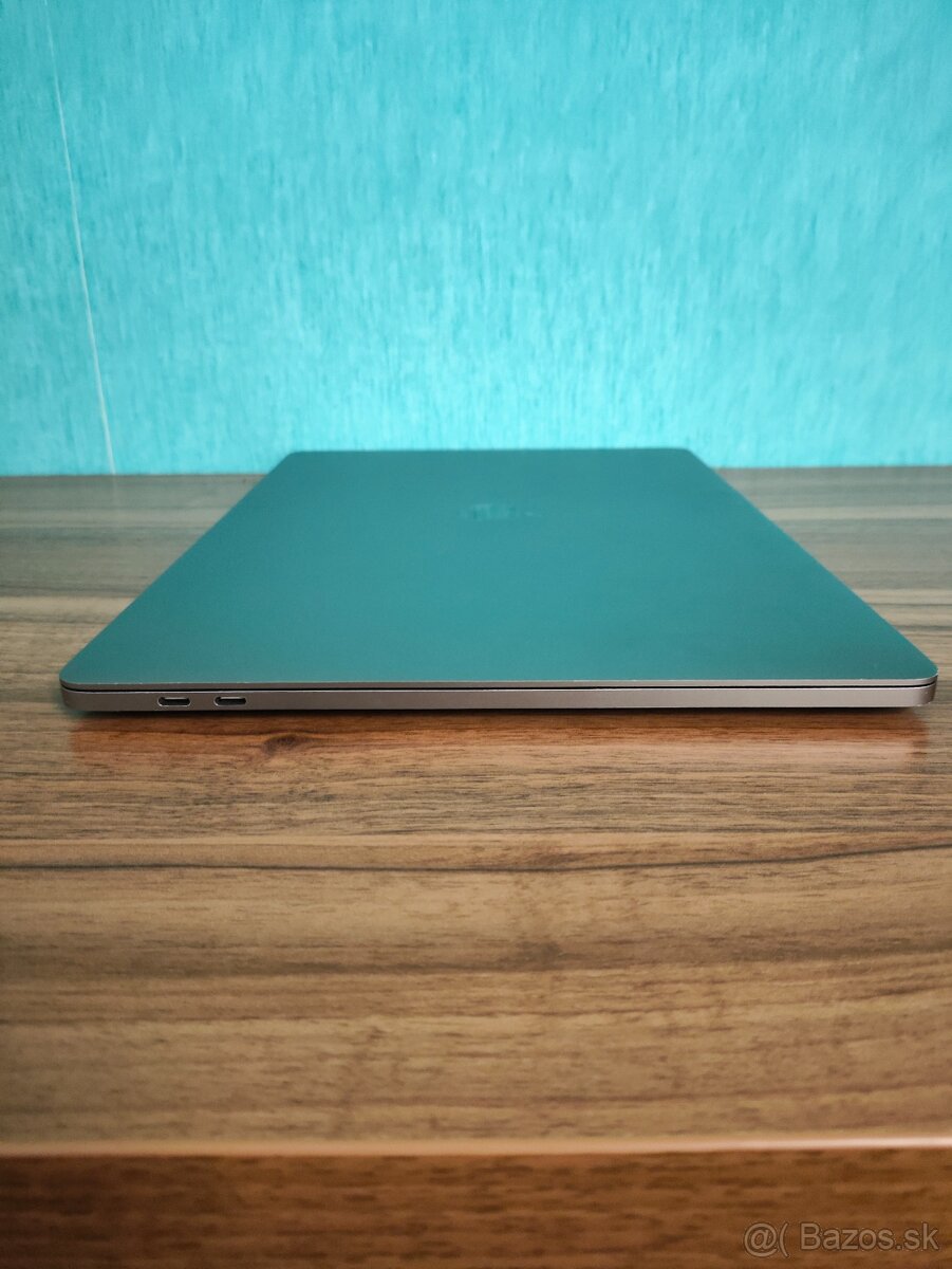 MacBook Pro 15 2019 | i7 • 16GB • 256GB SSD - 8