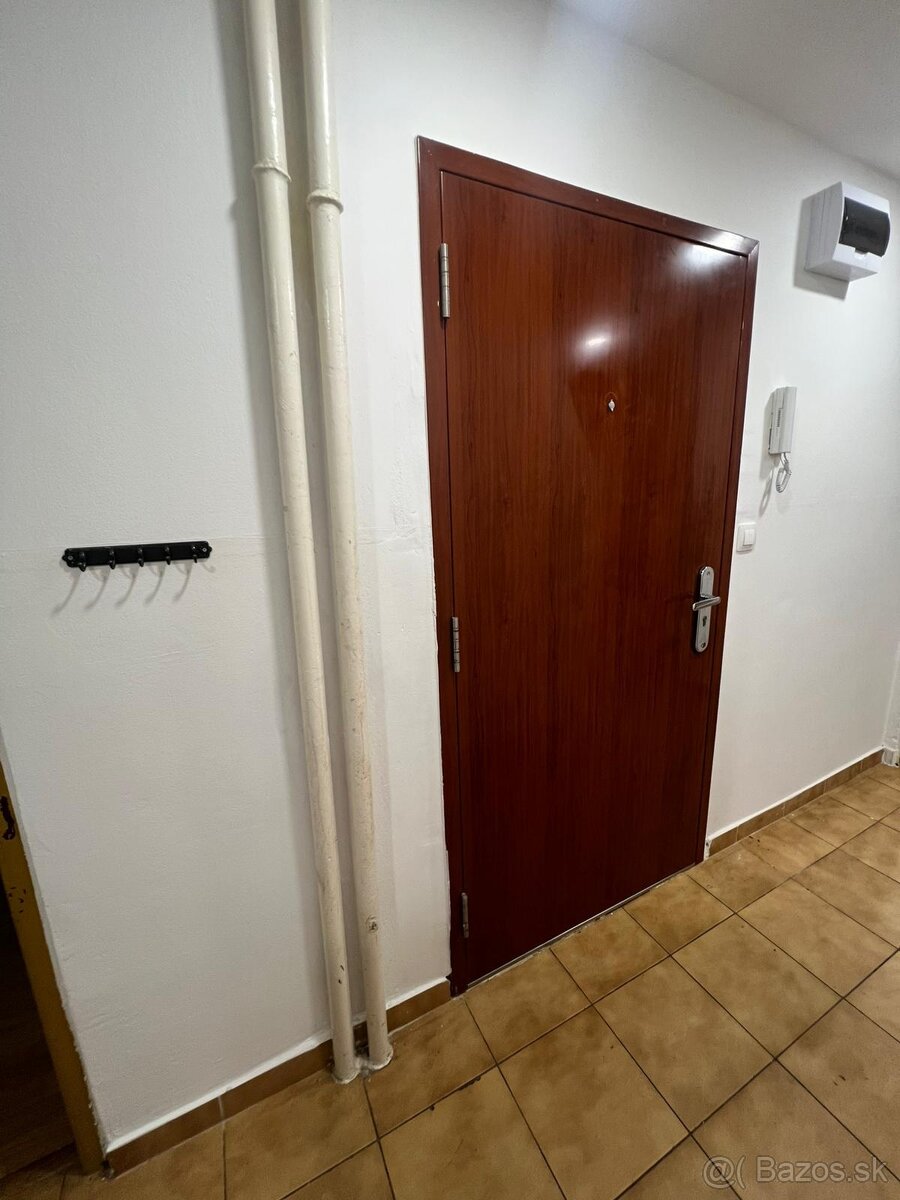 PRENÁJOM 3-IZBOVÝ BYT SEREĎ - 8