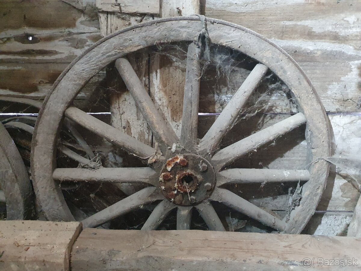 Predam 103 ročné drevene oje z voza z s kovanim z roku 1922. - 8