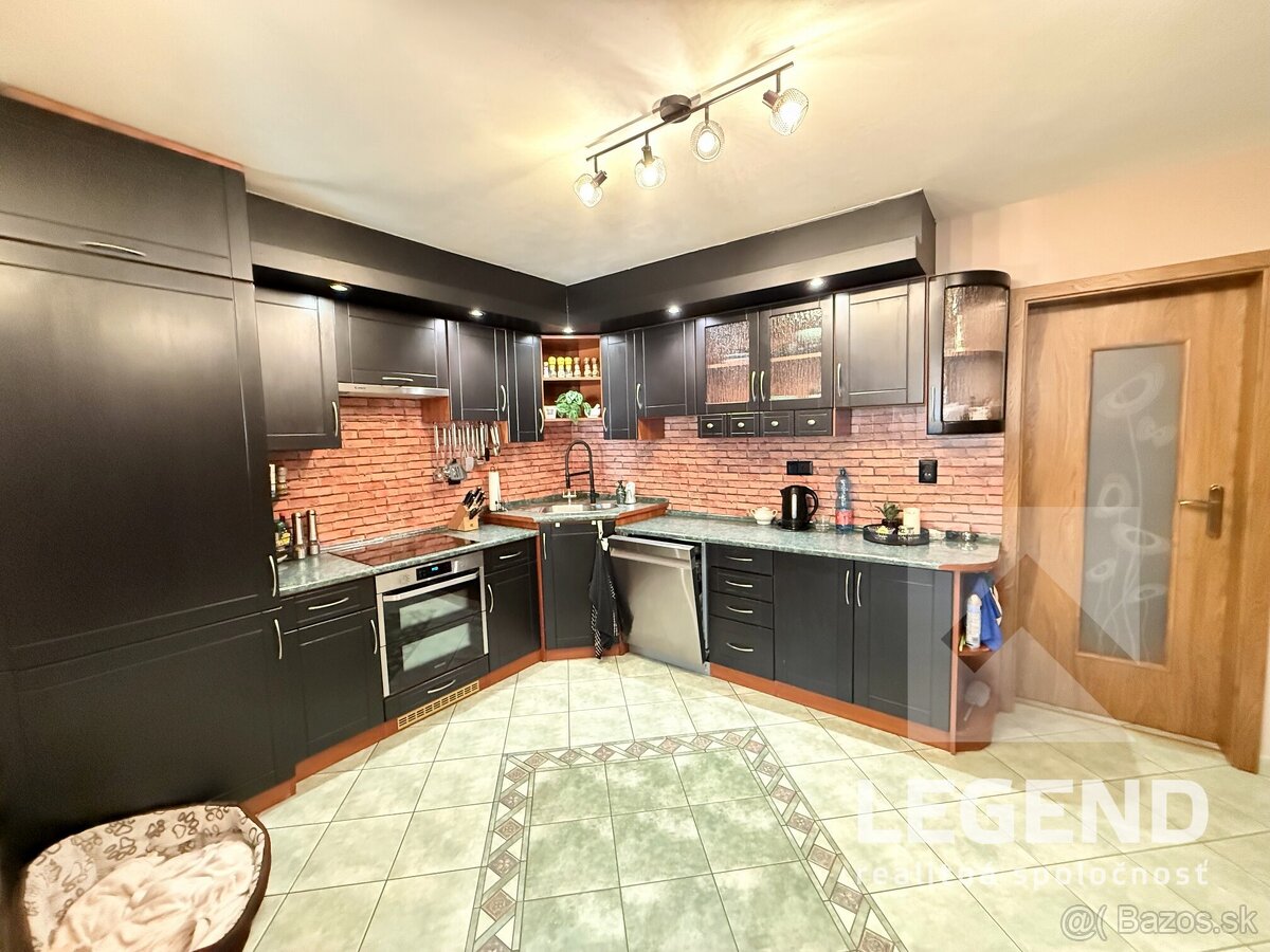 Veľký dom 5i+1 RD v Krajnom - 455m2, garáž, veľká terasa - 8