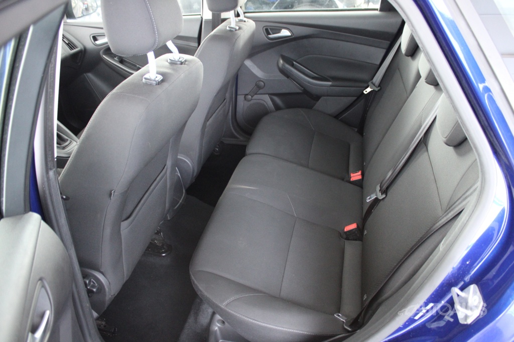 Ford Focus Combi 1,0 ECOBOOST 74 kW - 8