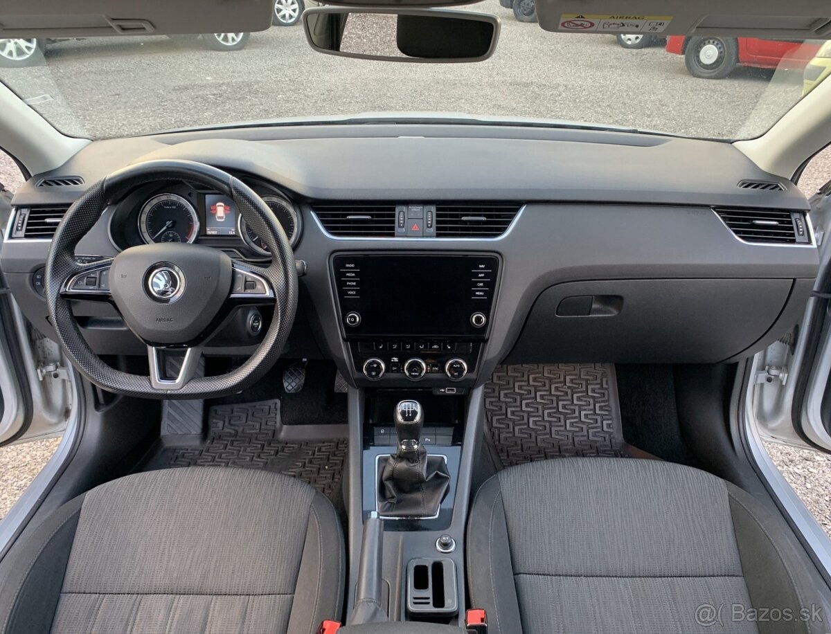 ŠKODA OCTAVIA COMBI 1.6 TDI 115K STYLE SR - 8