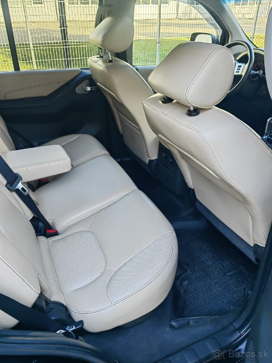 Nissan Pathfinder - 8