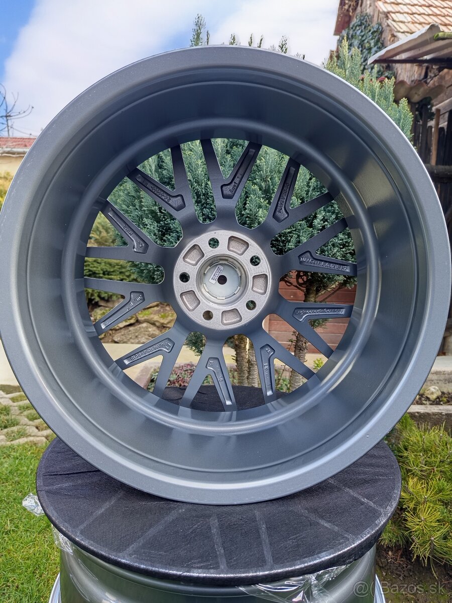 R18 5x112 8J ET45 VW Group - 8