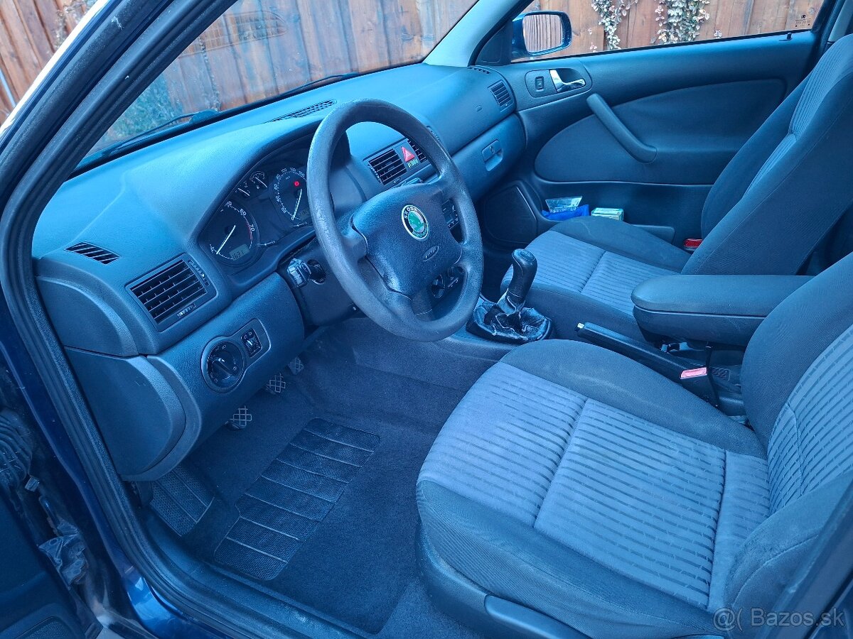 Predám Škoda Octavia 1,6 benzín sedan rok 2003 - 8