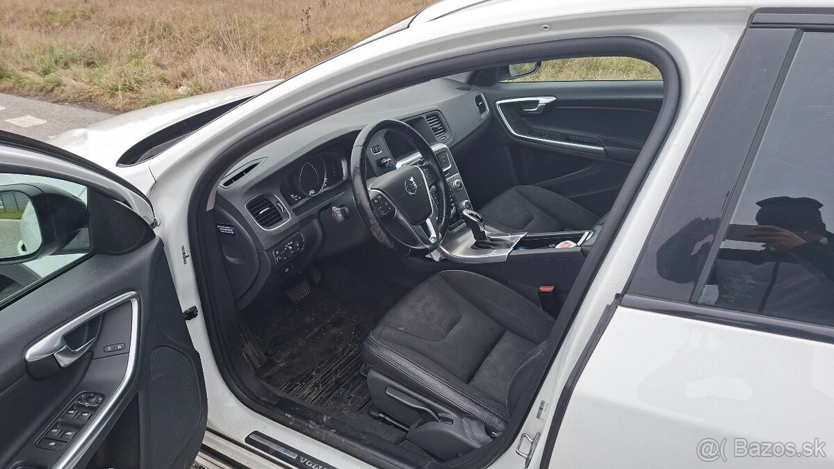 Volvo V60 Cross Country D4 Momentum AWD - 8