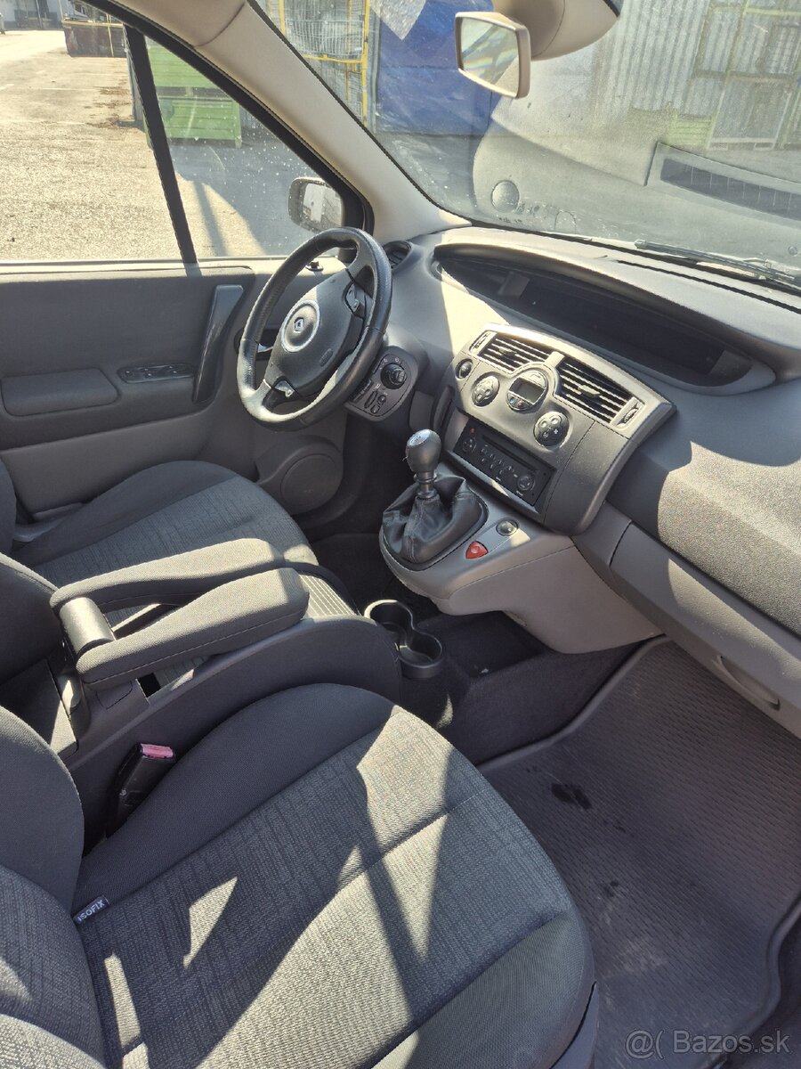 Renault Megane Scenic - 8