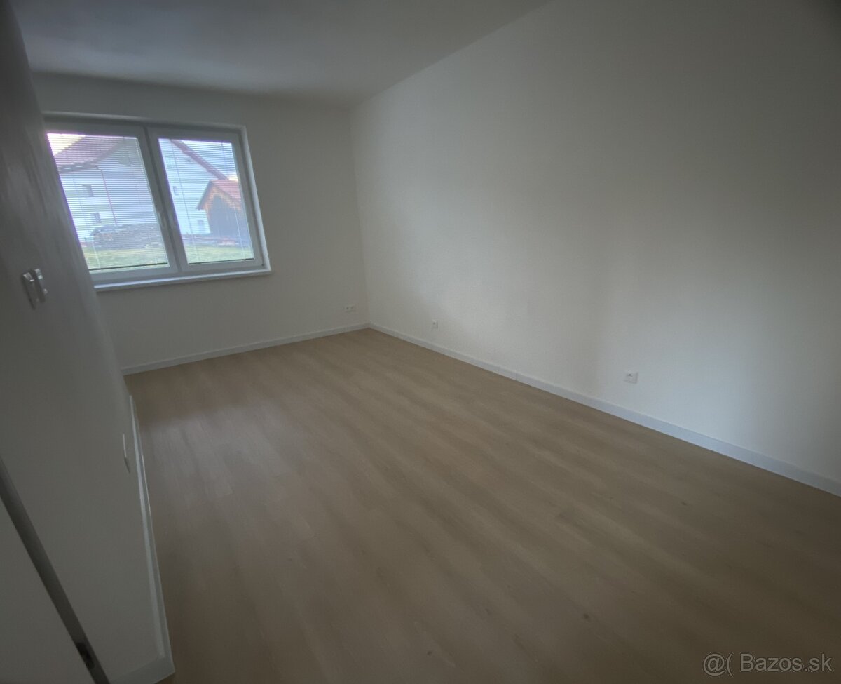 Prenájom 2 izbového bytu Eden Zakamenne - 8