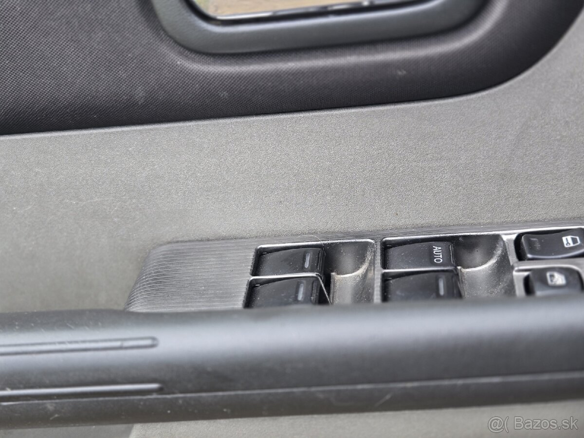 Predám Nissan X-Trail, 4x4, diesel - 8