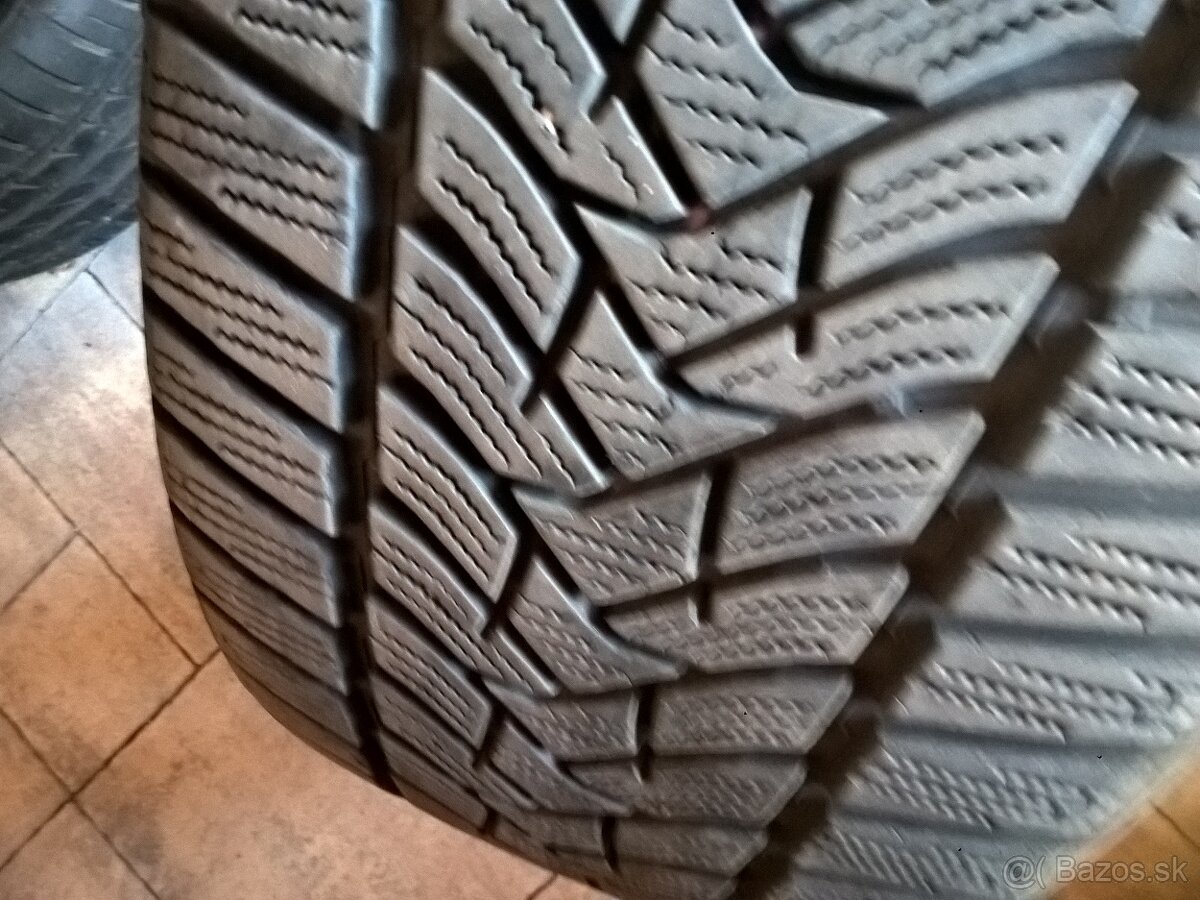 ZIMNÉ 225/45 R17 NOKIAN a DUNLOP cca 7-8 mm UŽ OD 35,-€/kus - 8