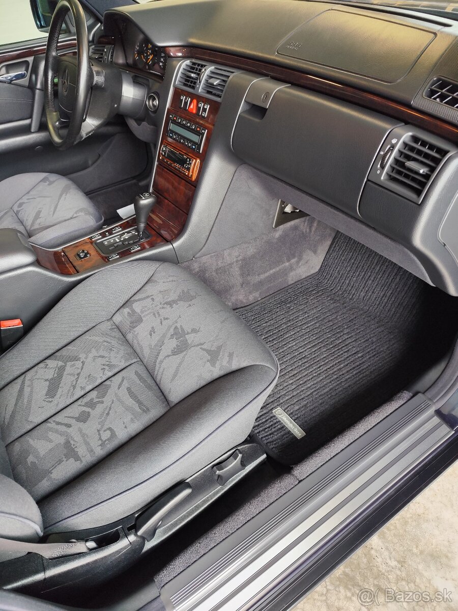 Mercedes-Benz E trieda Sedan 320 - 8