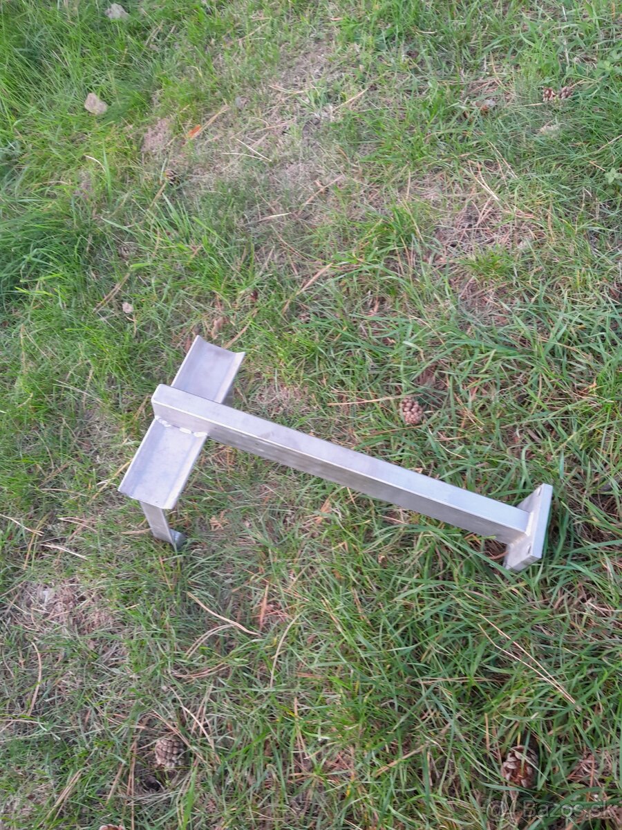 KONZOLA - ZAVES ANTIKORA - NEREZ NEMAGNETICKA 12ks - 8