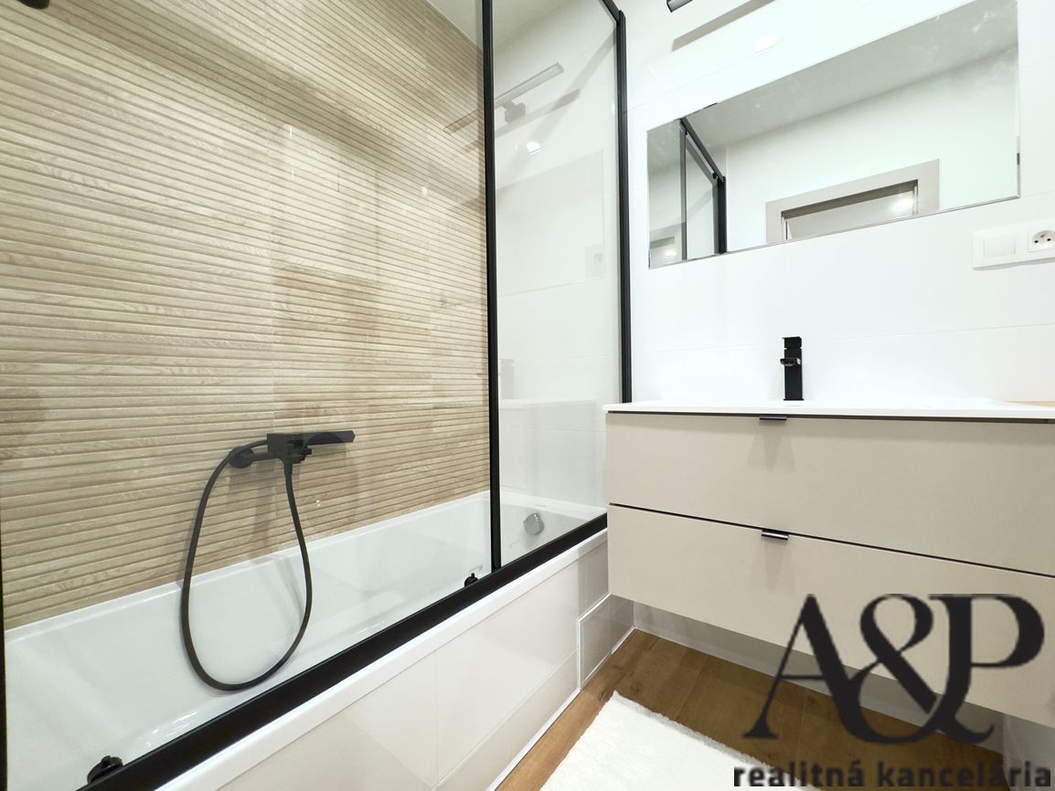 LUXUSNÝ 3 IZBOVÝ BYT V CENTRE MESTA, 68M2, NÁM. OSLOBODENIA, - 8