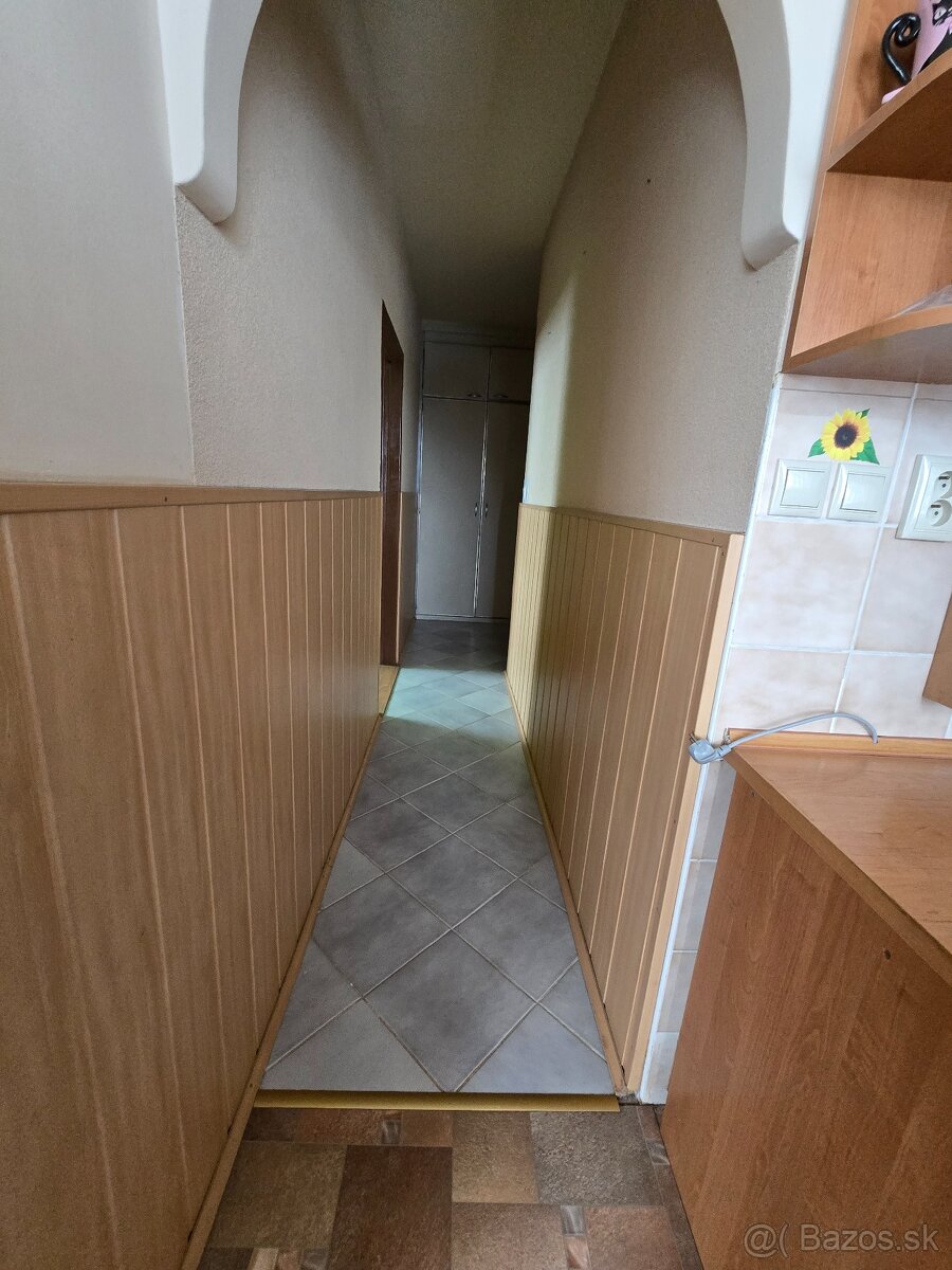 Ponúkam na prenájom 3 izbový byt s balkónom v Poprade časť M - 8