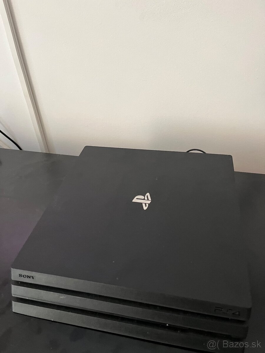 Playstation 4 Pro 1TB - 8