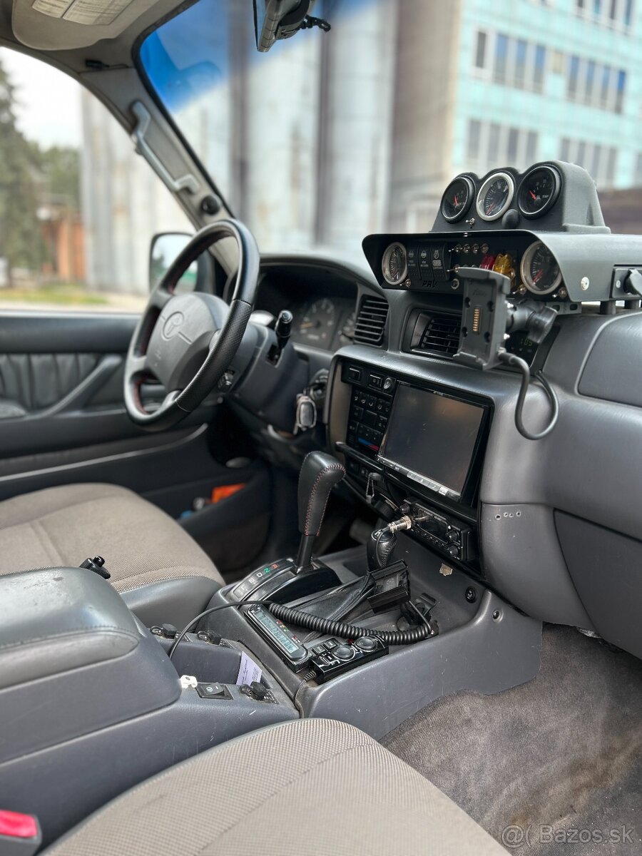 TOYOTA LANDCRUISER 80 - 8